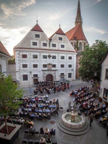 Orchesterkonzert-vor-dem-Innerberger-Stadel-3.-Juli-2021-01-533x710-1